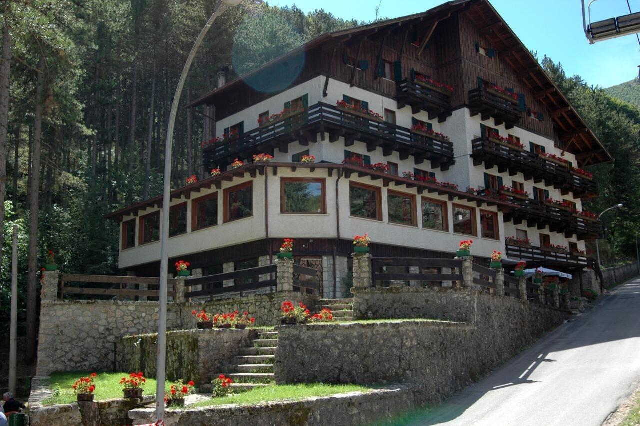 Hotel Garni Mille Pini Scanno Exterior foto